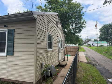 Tiny photo for 1122 N 17th Street, Quincy, IL 62301 (MLS # 12685169)