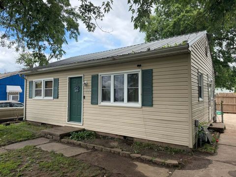 Photo of 1122 N 17th Street, Quincy, IL 62301 (MLS # 12685169)