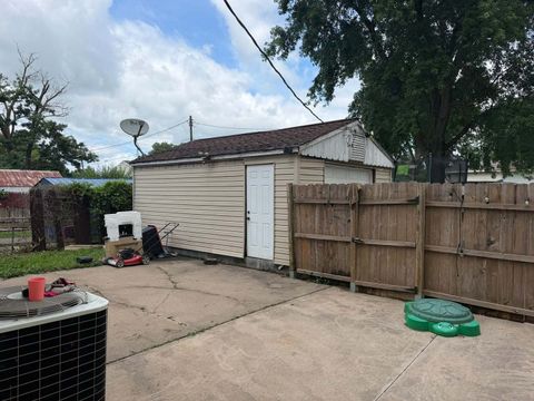 Tiny photo for 1122 N 17th Street, Quincy, IL 62301 (MLS # 12685169)