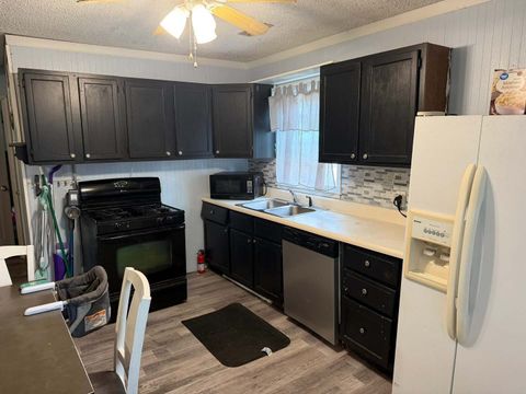 Tiny photo for 1122 N 17th Street, Quincy, IL 62301 (MLS # 12685169)