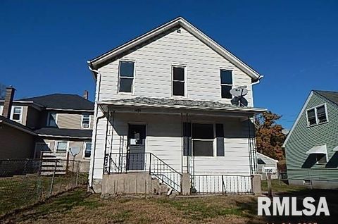 Photo of 1854 W 8TH Street, Davenport, IA 52802 (MLS # QC4269076)
