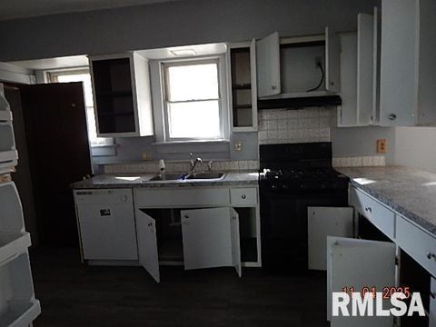 Tiny photo for 1854 W 8TH Street, Davenport, IA 52802 (MLS # QC4269076)