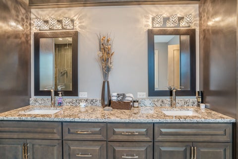 Tiny photo for 10047 S 86th Court, Palos Hills, IL 60465 (MLS # 12730834)