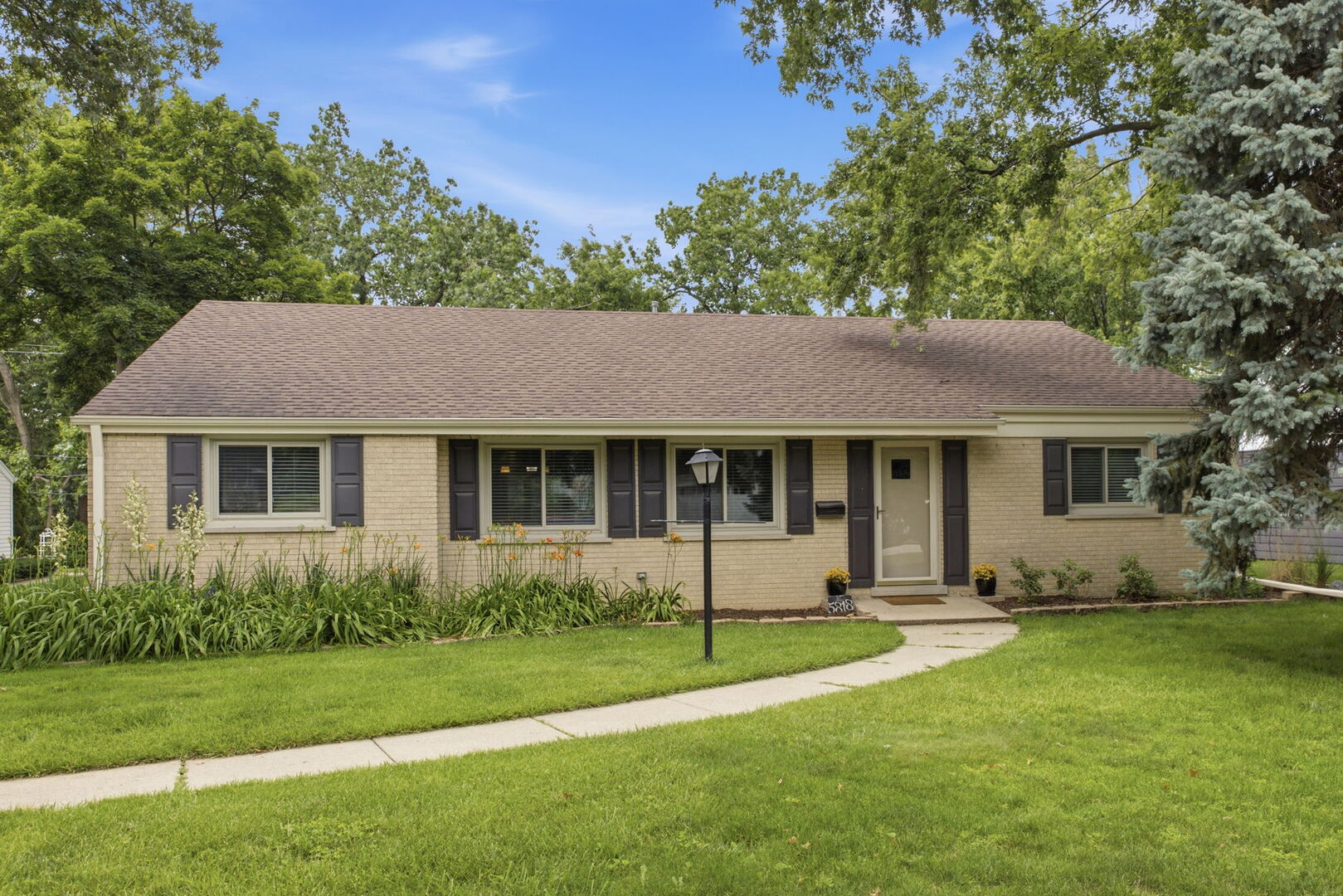 5818 Ridgewood Drive