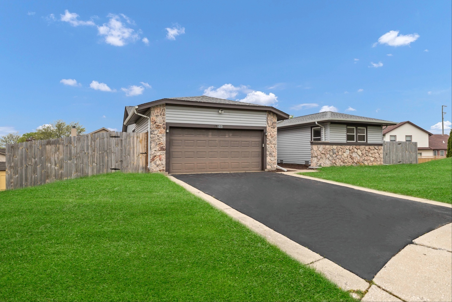 944 Richmond Court