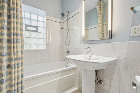 Tiny photo for 1526 W Birchwood Avenue #4E, Chicago, IL 60626 (MLS # 12718551)