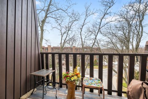 Tiny photo for 1125 Lake Cook Road #501E, Northbrook, IL 60062 (MLS # 12566862)