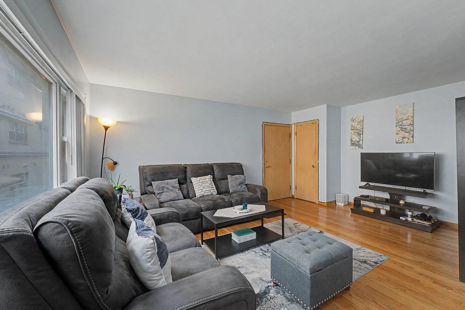 6043 N Northwest Highway 5