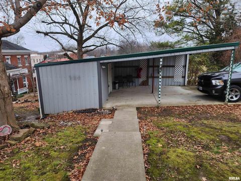 Tiny photo for 148 PEARL Street, Elizabethtown, IL 62931 (MLS # QC4261892)