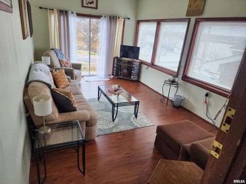 Tiny photo for 148 PEARL Street, Elizabethtown, IL 62931 (MLS # QC4261892)