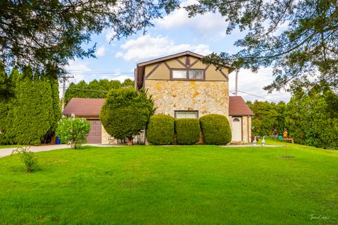 Tiny photo for 4703 Garfield Avenue, Lisle, IL 60532 (MLS # 12357628)