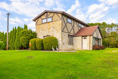 Tiny photo for 4703 Garfield Avenue, Lisle, IL 60532 (MLS # 12357628)