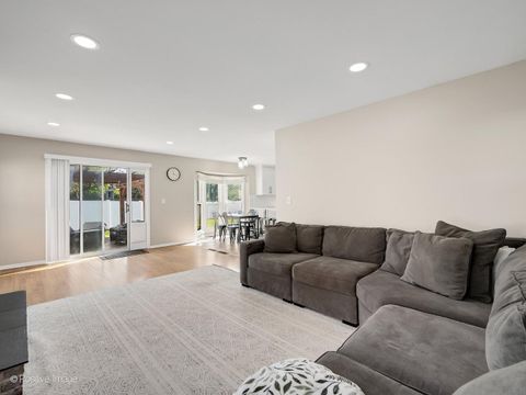 Tiny photo for 340 Whitehall Terrace, Bloomingdale, IL 60108 (MLS # 12624981)