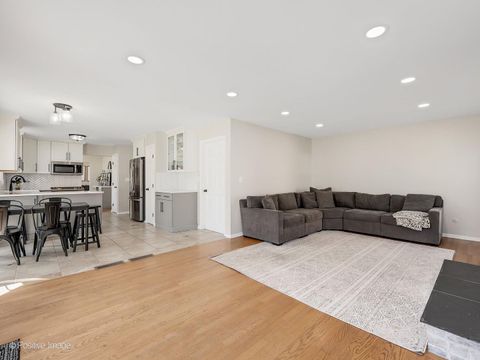 Tiny photo for 340 Whitehall Terrace, Bloomingdale, IL 60108 (MLS # 12624981)