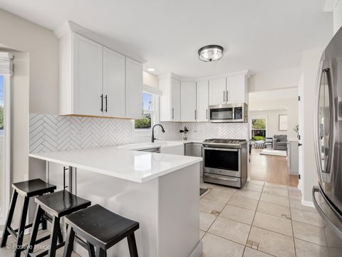 Tiny photo for 340 Whitehall Terrace, Bloomingdale, IL 60108 (MLS # 12624981)