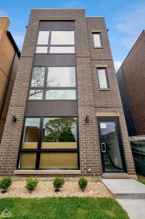4611 S Saint Lawrence Avenue 101 Chicago IL 60653