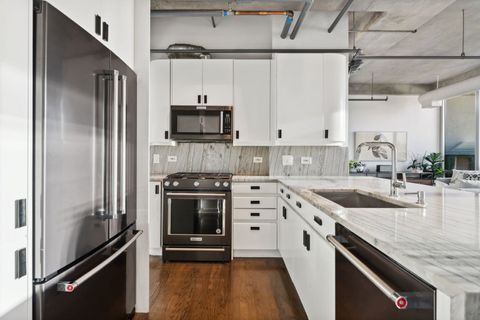 Tiny photo for 700 W Van Buren Street #PH2, Chicago, IL 60607 (MLS # 12584219)