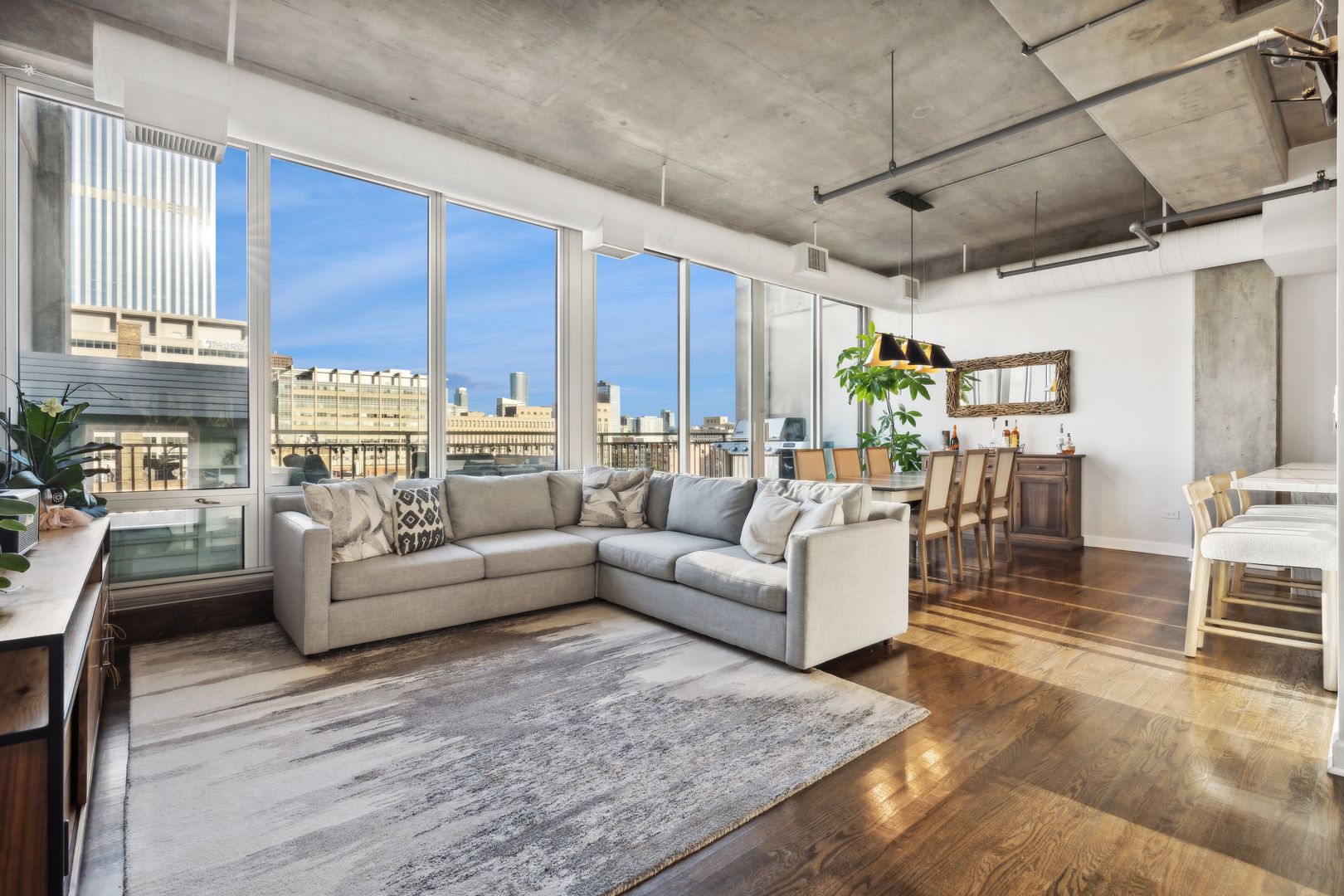 700 W Van Buren Street PH2