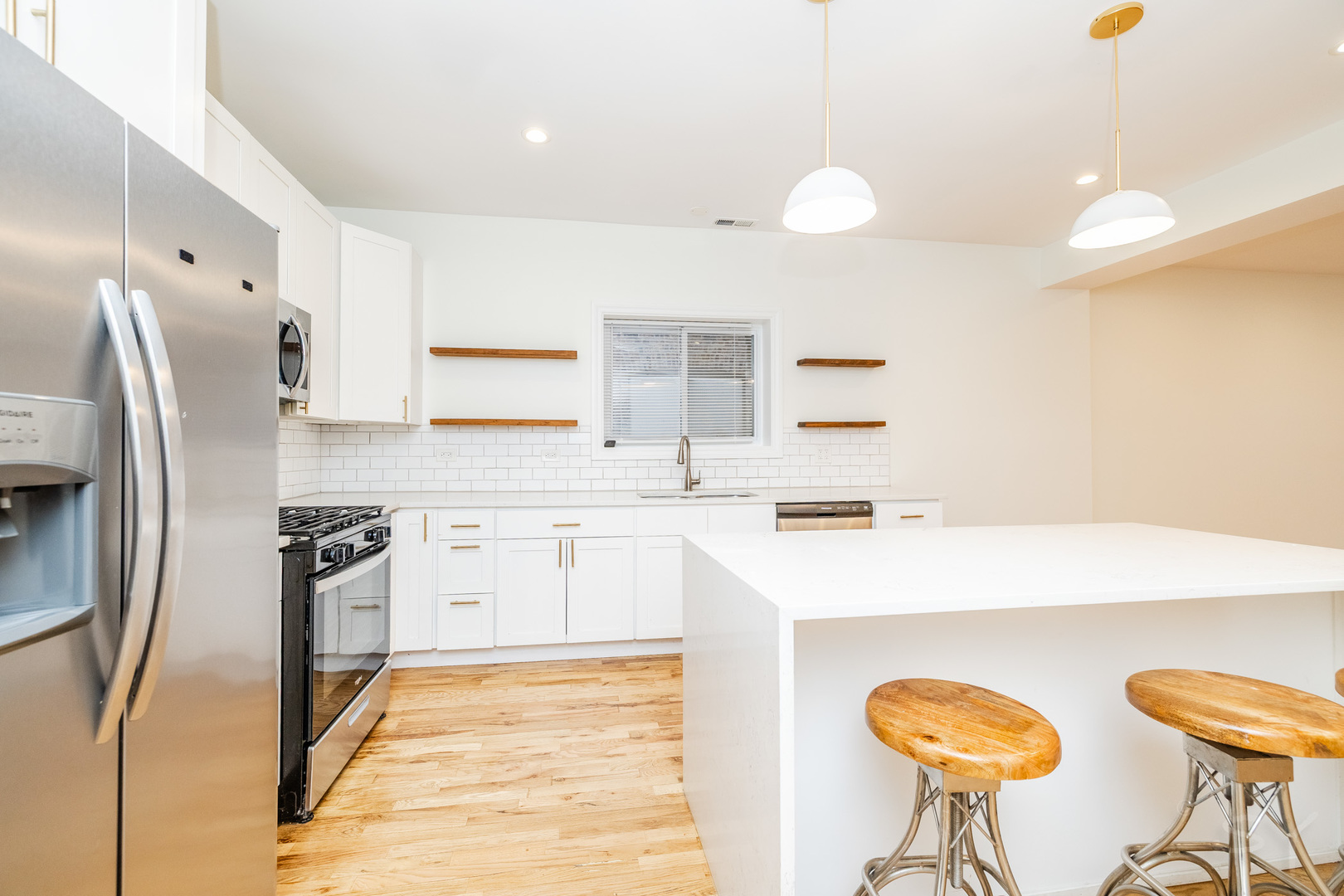 6711 S PAXTON Avenue