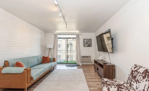 Tiny photo for 3900 N Pine Grove Avenue #405, Chicago, IL 60613 (MLS # 12512637)