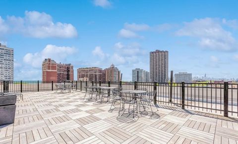 Tiny photo for 3900 N Pine Grove Avenue #405, Chicago, IL 60613 (MLS # 12512637)