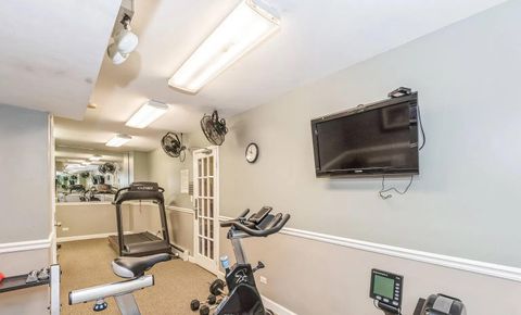 Tiny photo for 3900 N Pine Grove Avenue #405, Chicago, IL 60613 (MLS # 12512637)