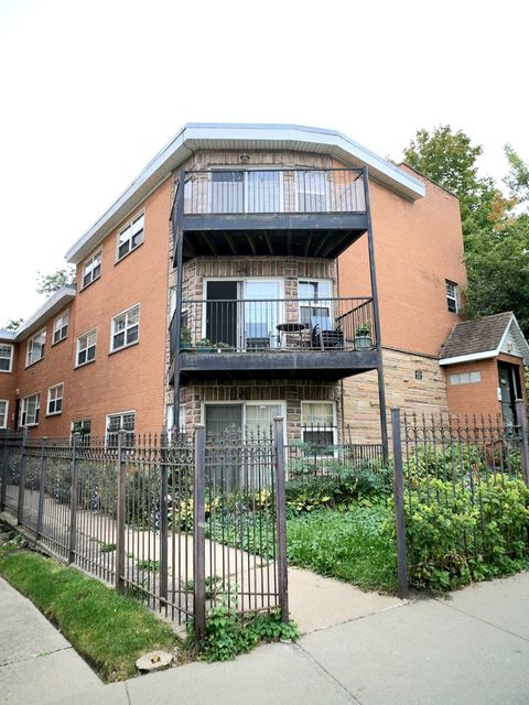 Photo of 1937 W Pratt Boulevard #2N, Chicago, IL 60626 (MLS # 12498897)
