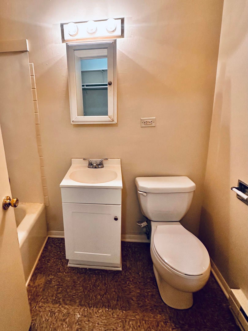 250 N Entrance Avenue 8B