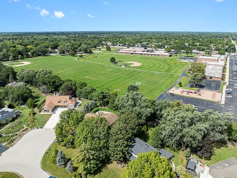 Tiny photo for 402 Minnaqua Drive, Prospect Heights, IL 60070 (MLS # 12787508)