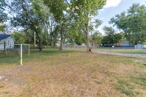 Tiny photo for 809 W Monroe Street, Bloomington, IL 61701 (MLS # 12491860)