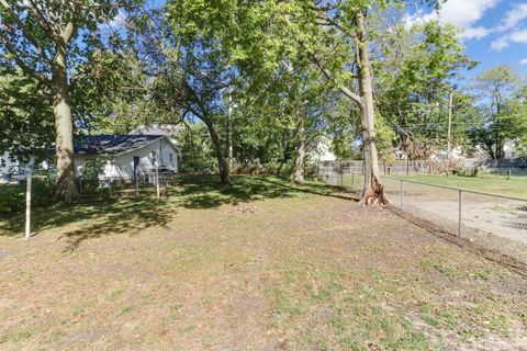 Tiny photo for 809 W Monroe Street, Bloomington, IL 61701 (MLS # 12491860)