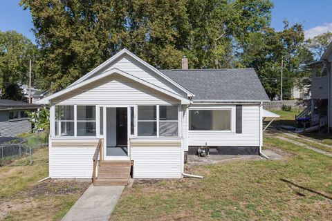 Tiny photo for 809 W Monroe Street, Bloomington, IL 61701 (MLS # 12491860)