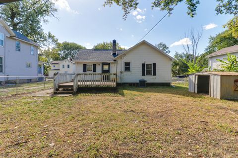 Tiny photo for 809 W Monroe Street, Bloomington, IL 61701 (MLS # 12491860)