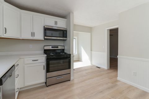 Tiny photo for 809 W Monroe Street, Bloomington, IL 61701 (MLS # 12491860)