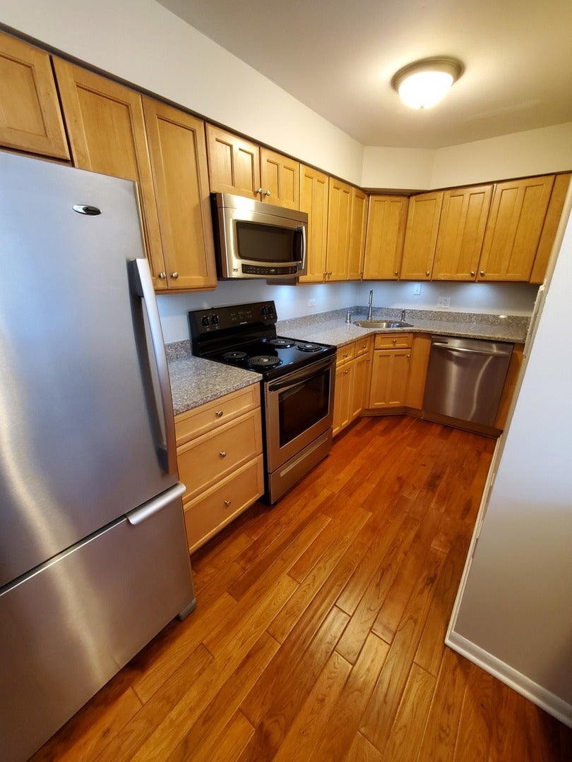 1940 Cherry Lane 213