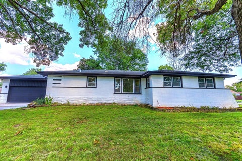 Photo of 15725 New England Avenue, Tinley Park, IL 60477 (MLS # 12741922)
