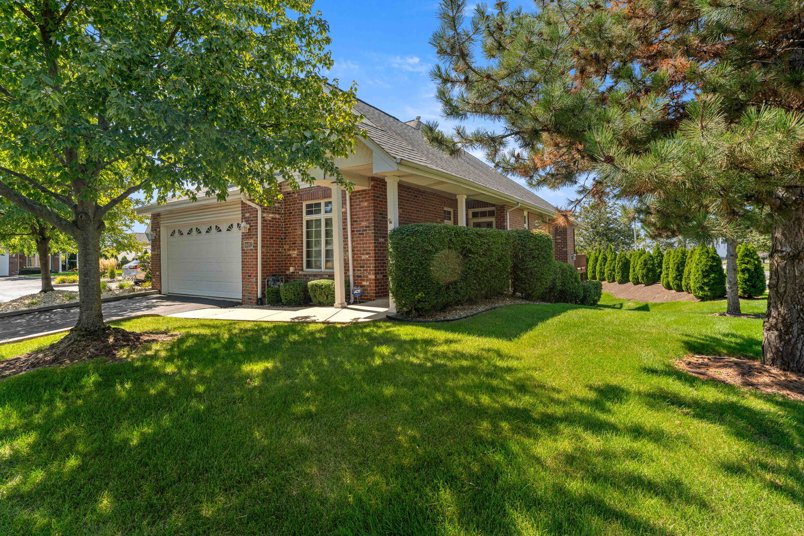 16082 Julia Courtyard