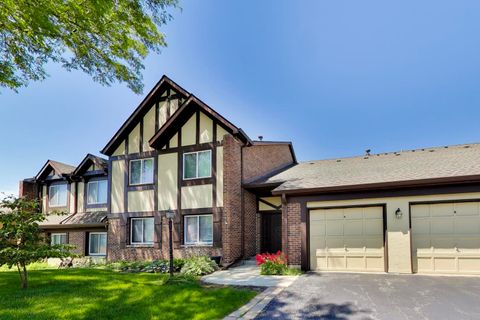 Photo of 408 SANDHURST Circle #A, Glen Ellyn, IL 60137 (MLS # 12688725)