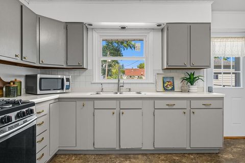 Tiny photo for 124 W Sunset Avenue, Lombard, IL 60148 (MLS # 12486063)