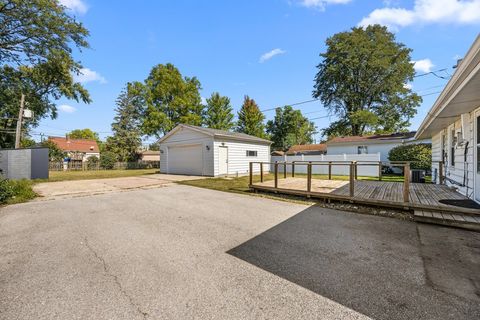 Tiny photo for 124 W Sunset Avenue, Lombard, IL 60148 (MLS # 12486063)