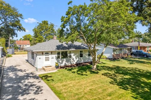 Tiny photo for 124 W Sunset Avenue, Lombard, IL 60148 (MLS # 12486063)