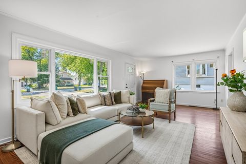 Tiny photo for 124 W Sunset Avenue, Lombard, IL 60148 (MLS # 12486063)