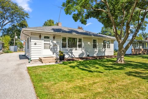 Tiny photo for 124 W Sunset Avenue, Lombard, IL 60148 (MLS # 12486063)