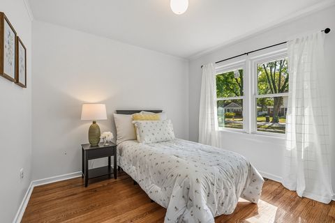 Tiny photo for 124 W Sunset Avenue, Lombard, IL 60148 (MLS # 12486063)