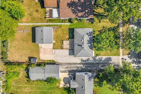 Tiny photo for 124 W Sunset Avenue, Lombard, IL 60148 (MLS # 12486063)