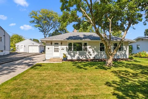 Photo of 124 W Sunset Avenue, Lombard, IL 60148 (MLS # 12486063)