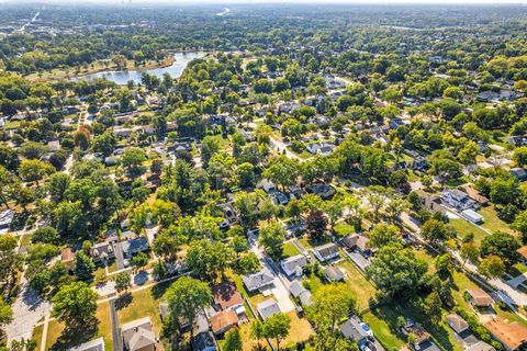 Tiny photo for 124 W Sunset Avenue, Lombard, IL 60148 (MLS # 12486063)