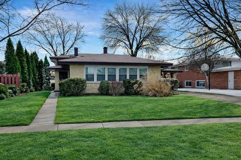 Tiny photo for 7621 Davis Street, Morton Grove, IL 60053 (MLS # 12534026)