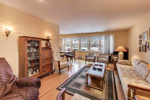 Tiny photo for 7621 Davis Street, Morton Grove, IL 60053 (MLS # 12534026)