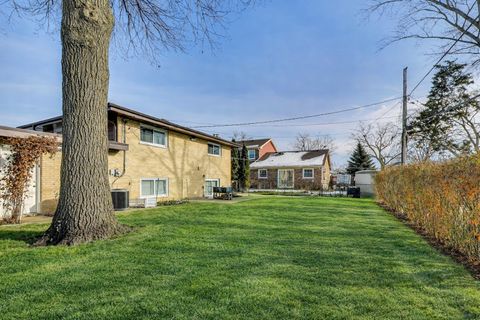 Tiny photo for 7621 Davis Street, Morton Grove, IL 60053 (MLS # 12534026)